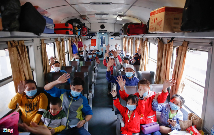 Chuyến tàu đặc biệt chở công nhân về quê đón Tết - 9