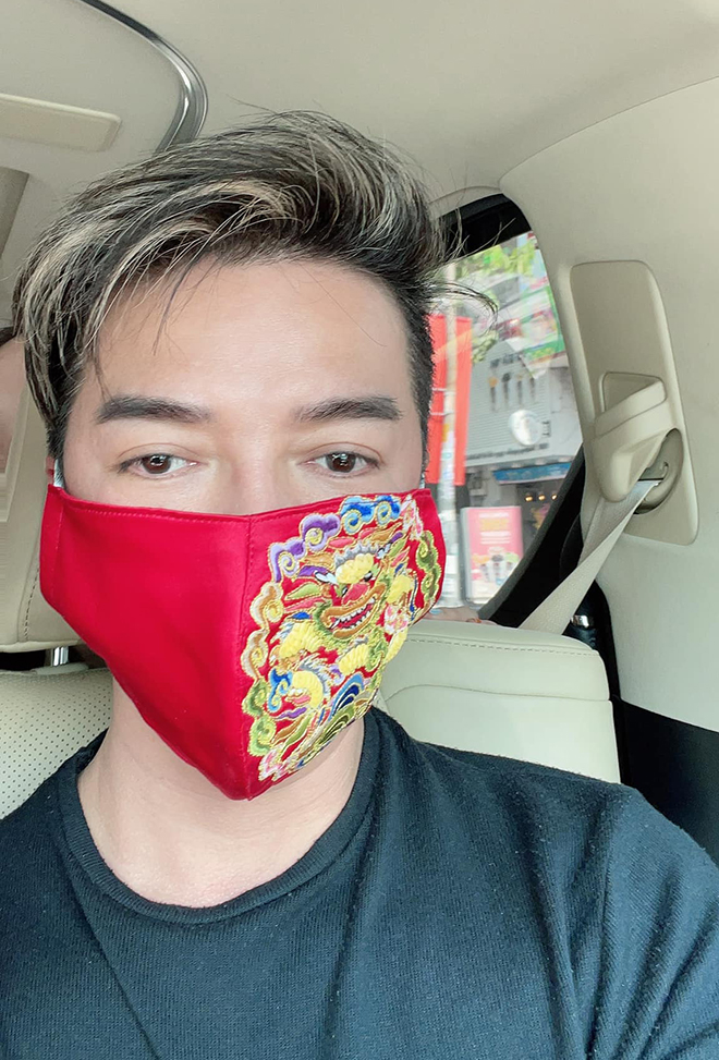 NTK Đức Hùng thêu khẩu trang tặng 'cả làng' sao Việt dùng trong dịp Tết - 7