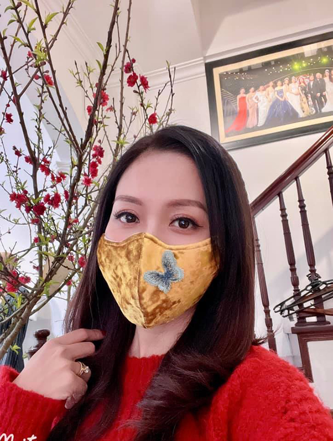 NTK Đức Hùng thêu khẩu trang tặng 'cả làng' sao Việt dùng trong dịp Tết - 8