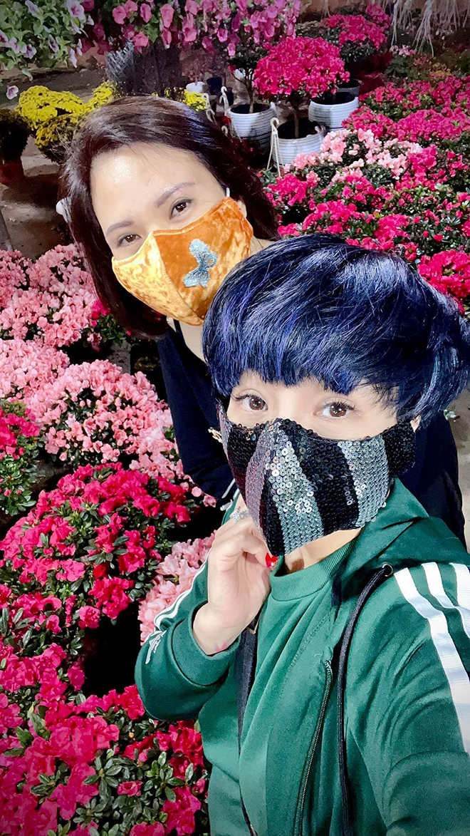 NTK Đức Hùng thêu khẩu trang tặng 'cả làng' sao Việt dùng trong dịp Tết - 4