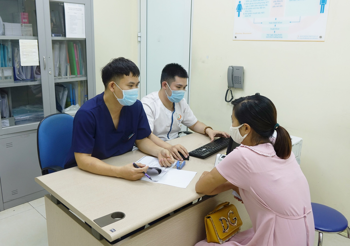 Gặp 'thần y' ươm mầm hạnh phúc cho các cặp vợ chồng hiếm muộn - 3