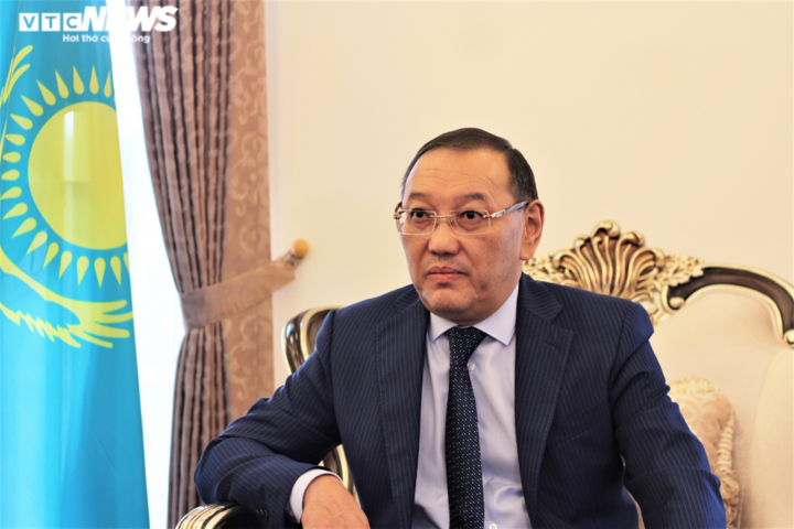 Đại sứ Kazakhstan: Chúng tôi ngưỡng mộ chủ nghĩa anh hùng của nhân dân Việt Nam - 1