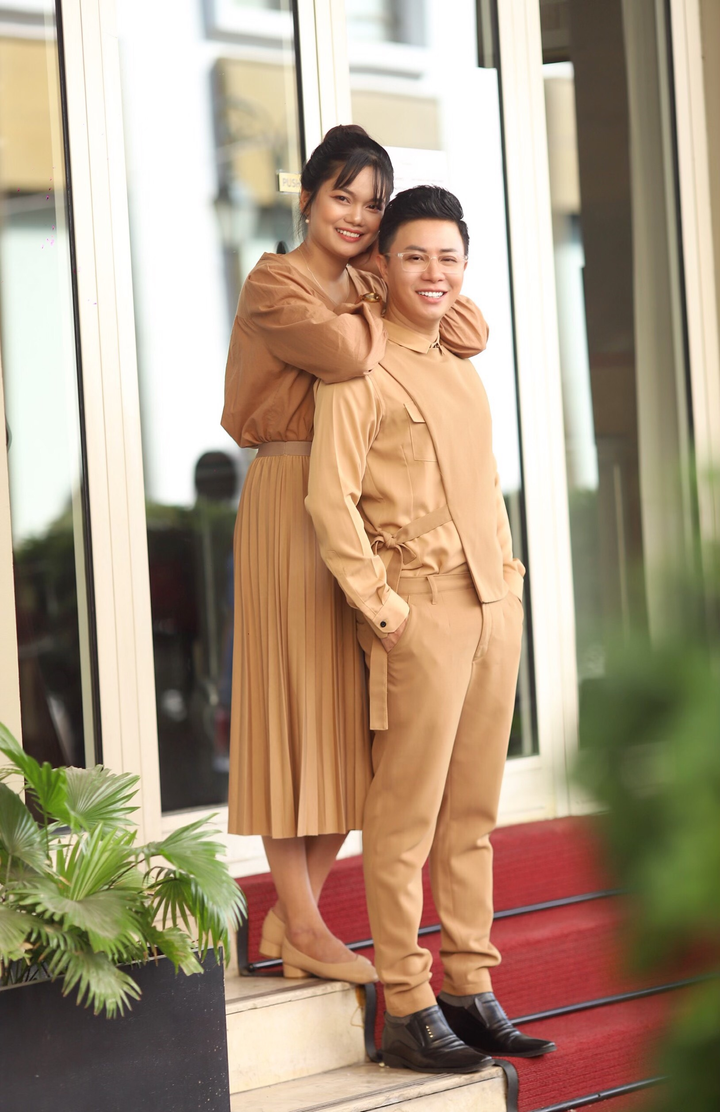 MC Lê Anh: Vợ bảo chụp ảnh với mấy cô xinh đẹp phải chỉn chu lên một chút - 3