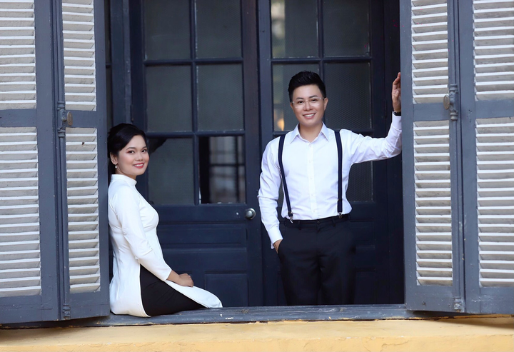 MC Lê Anh: Vợ bảo chụp ảnh với mấy cô xinh đẹp phải chỉn chu lên một chút - 2