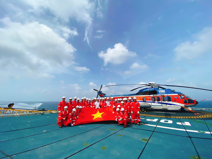 Mùa Xuân từ những giếng dầu: Hành trình xúc cảm của người dầu khí - 1