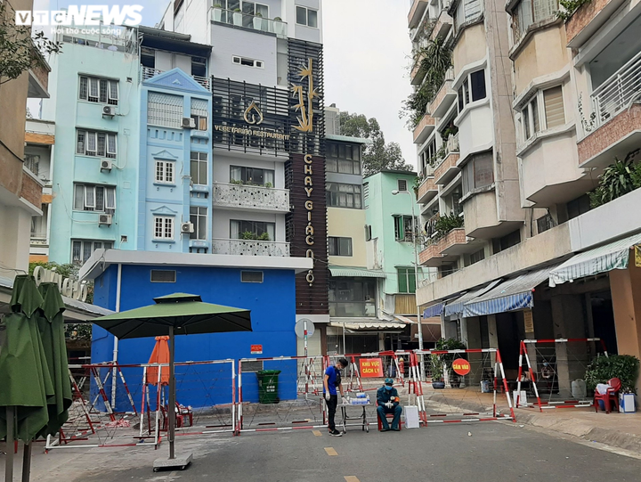 Những địa điểm đang bị phong toả vì COVID-19 ở TP.HCM - 1