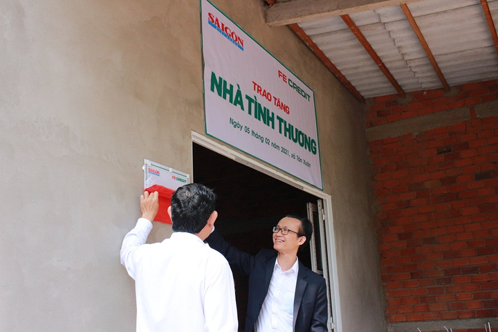 FE CREDIT bàn giao 5 căn nhà tình thương cho hộ nghèo ở Bến Tre - 2