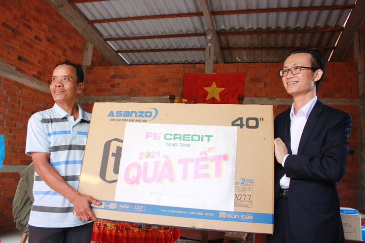 FE CREDIT bàn giao 5 căn nhà tình thương cho hộ nghèo ở Bến Tre - 4