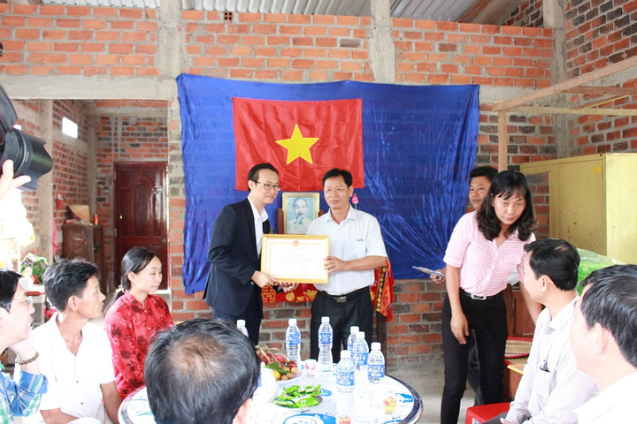FE CREDIT bàn giao 5 căn nhà tình thương cho hộ nghèo ở Bến Tre - 1