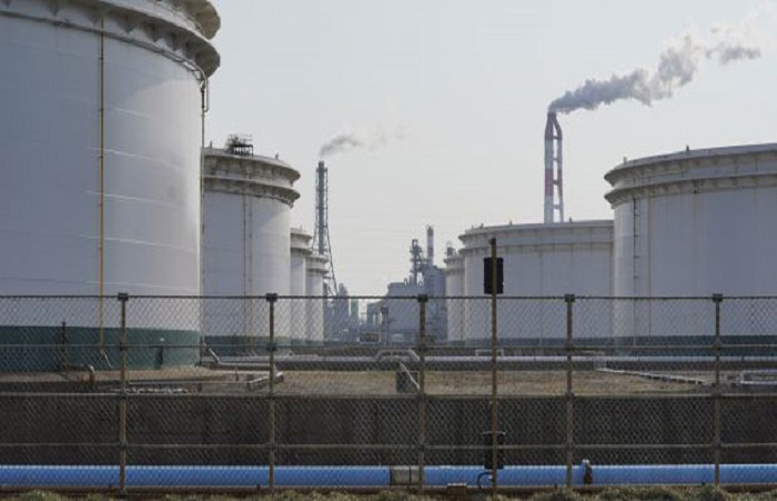 Giá dầu tiếp tục cao nhất hơn 1 năm, vượt 60 USD/thùng - 1