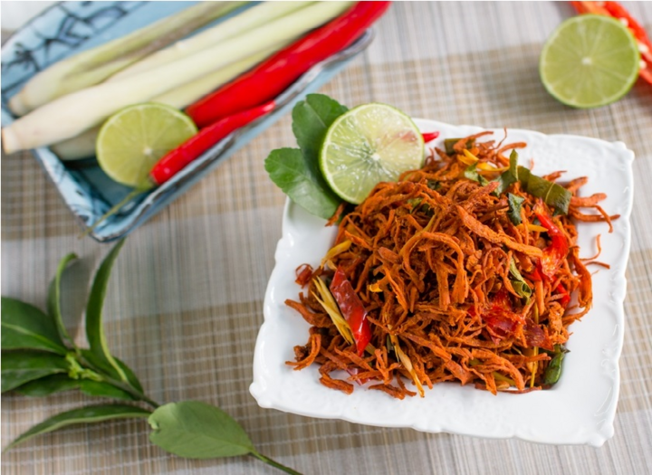 Cách làm khô gà lá chanh nhâm nhi đầu xuân - 1