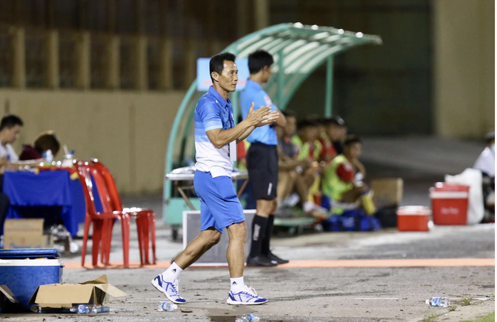 U21 Khánh Hòa: Cầu thủ nhận 70.000 đồng tiền ăn, phải cưa gỗ kiếm sống - 3