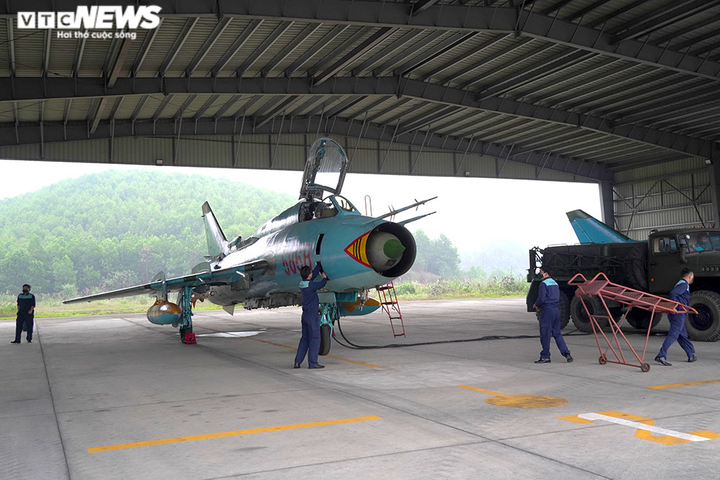 Chiêm ngưỡng 'đôi cánh ma thuật' Su-22M4 xuất kích ngày Xuân - 1