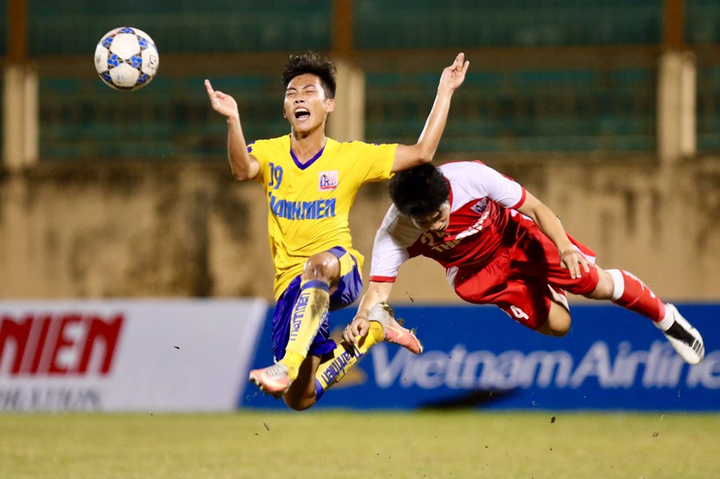 U21 Khánh Hòa: Cầu thủ nhận 70.000 đồng tiền ăn, phải cưa gỗ kiếm sống - 2