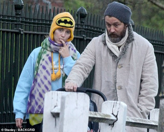 người đàn ông quyến rũ nhất thế giới ảnh 7 'Trai hư' quyến rũ nhất thế giới bỗng già xấu đến mức khó nhận ra - 6