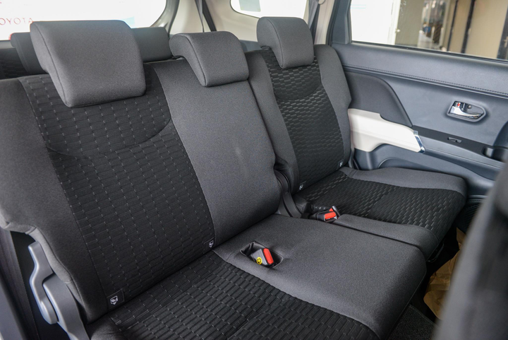 Những lựa chọn SUV 7 chỗ có giá lăn bánh dưới 1 tỷ đồng tại Việt Nam - 4