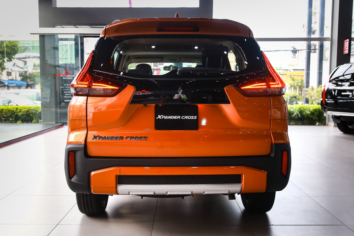 Những lựa chọn SUV 7 chỗ có giá lăn bánh dưới 1 tỷ đồng tại Việt Nam - 11