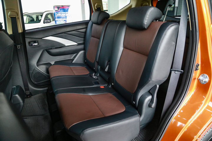 Những lựa chọn SUV 7 chỗ có giá lăn bánh dưới 1 tỷ đồng tại Việt Nam - 13