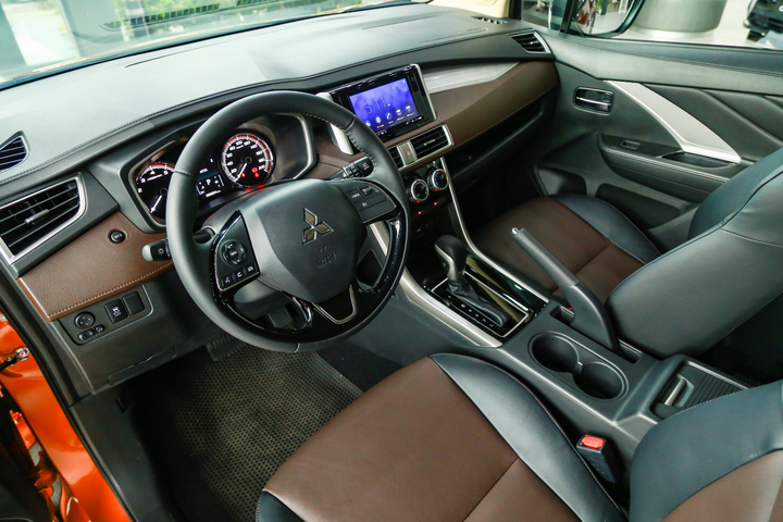 Những lựa chọn SUV 7 chỗ có giá lăn bánh dưới 1 tỷ đồng tại Việt Nam - 12