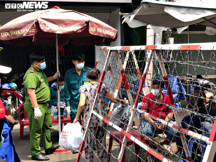 33 địa điểm bị phong toả ở TP.HCM liên quan các ca mắc COVID-19 - 1