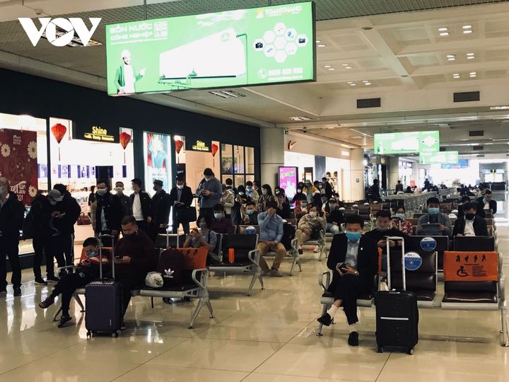 Bến xe, ga tàu, sân bay thưa vắng chưa từng thấy trong ngày cuối năm - 6