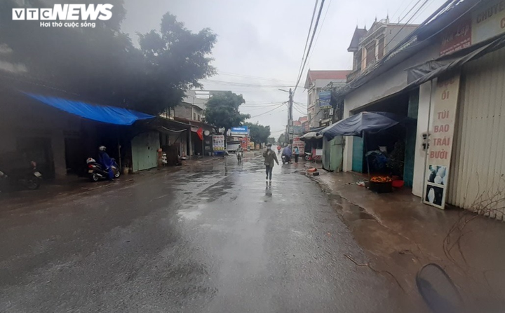 Nam giáo viên ở Hưng Yên dương tính với SARS-CoV-2 - 1