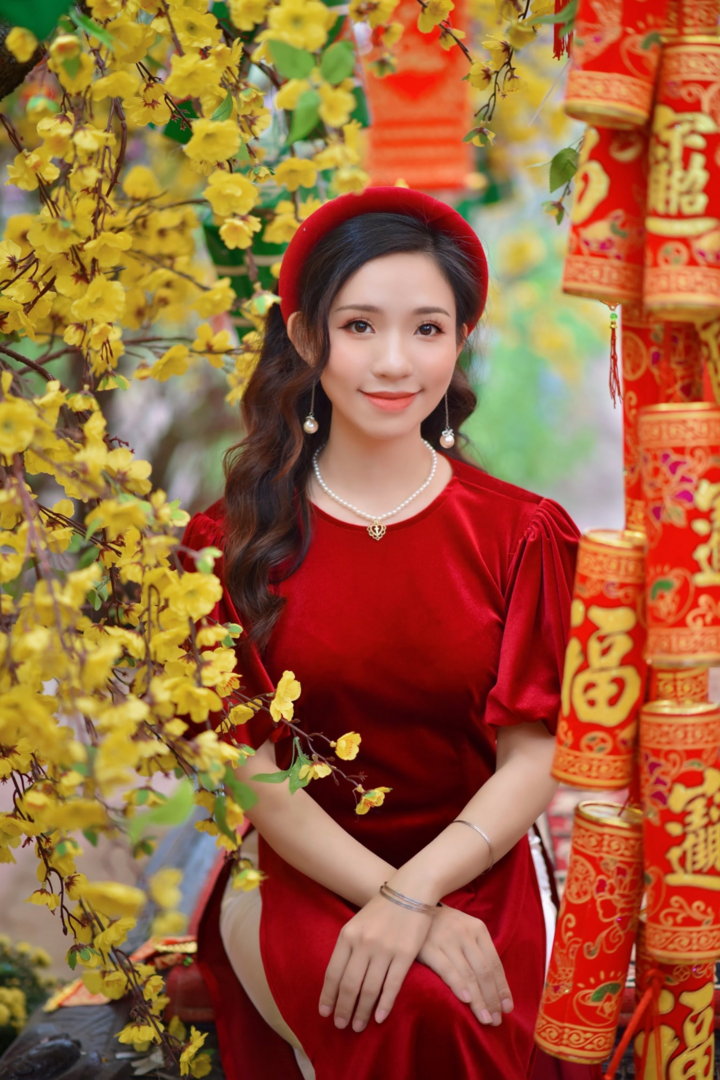 Nghiêm Hoàng Diễm Anh đẹp rạng ngời với áo dài cách tân - 2