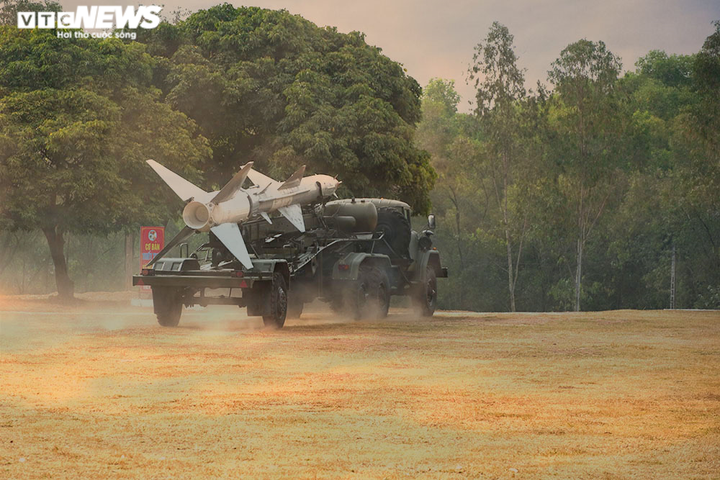 Ảnh: Xem chiến sĩ Trung đoàn tên lửa trực chiến canh giữ vùng trời Tổ quốc - 4