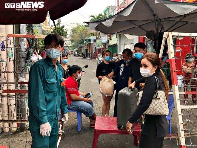 TP.HCM: Phong tỏa thêm 5 điểm liên quan các ca nhiễm COVID-19 - 1