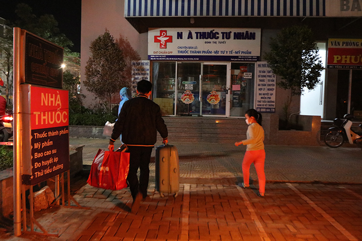 Ảnh: Xúc động phút giây học sinh trường Xuân Phương được về nhà đón Tết - 9