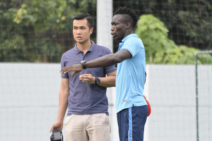 Chàng 'Tây ba lô' vỡ mộng V-League tìm đường sống trên sân bóng phủi - 2