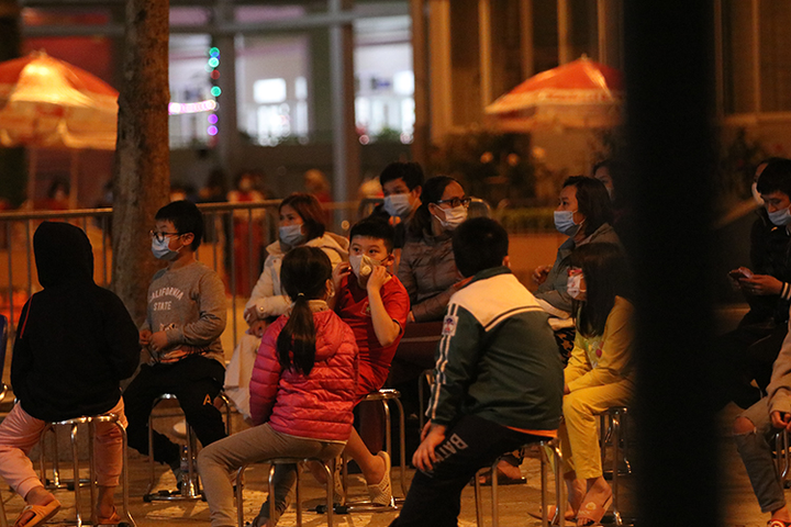 Ảnh: Xúc động phút giây học sinh trường Xuân Phương được về nhà đón Tết - 2