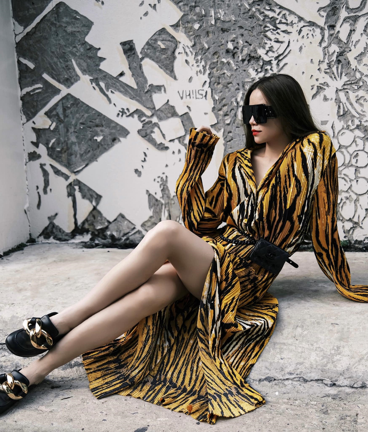 Hồ Ngọc Hà mặc váy cưới, Mr Đàm 'đặt gạch' chờ tiệc mừng - 9