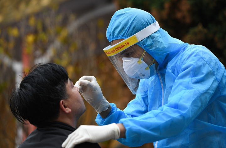 Cụ bà 70 tuổi bán tỏi nghi mắc COVID-19 có kết quả âm tính với nCoV - 1