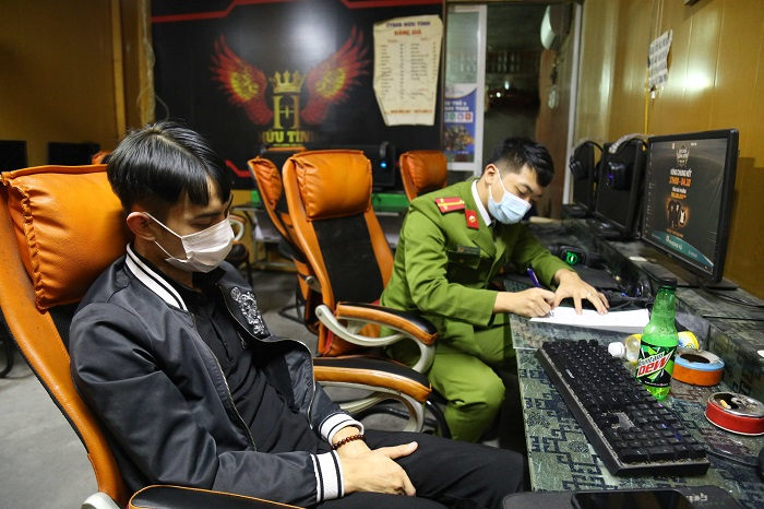 Quảng Ninh: Buộc cách ly y tế có trả phí 7 thanh niên chơi game trong vùng dịch - 1