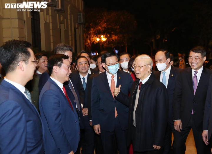 Ảnh: Tổng Bí thư, Chủ tịch nước chúc Tết người lao động Thủ đô đêm Giao thừa - 4
