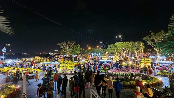 Pháo hoa rực sáng bầu trời Thủ đô mừng năm mới Tân Sửu 2021 - 36