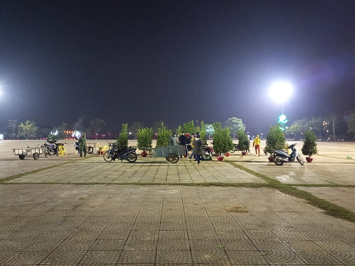 Pháo hoa rực sáng bầu trời Thủ đô mừng năm mới Tân Sửu 2021 - 38