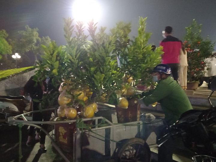 Pháo hoa rực sáng bầu trời Thủ đô mừng năm mới Tân Sửu 2021 - 39