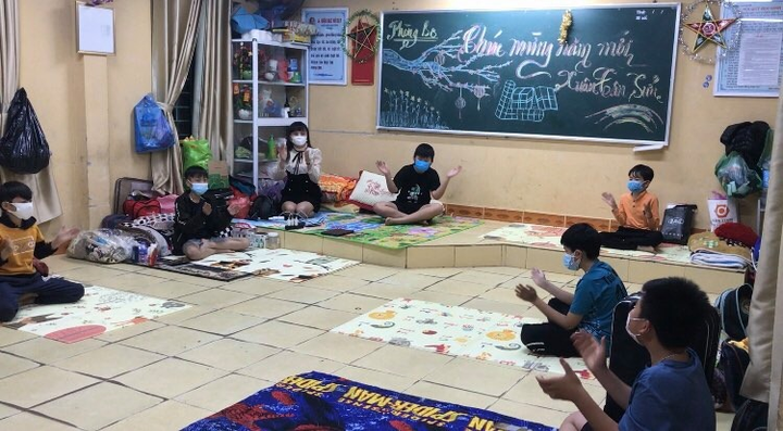 Pháo hoa rực sáng bầu trời Thủ đô mừng năm mới Tân Sửu 2021 - 40