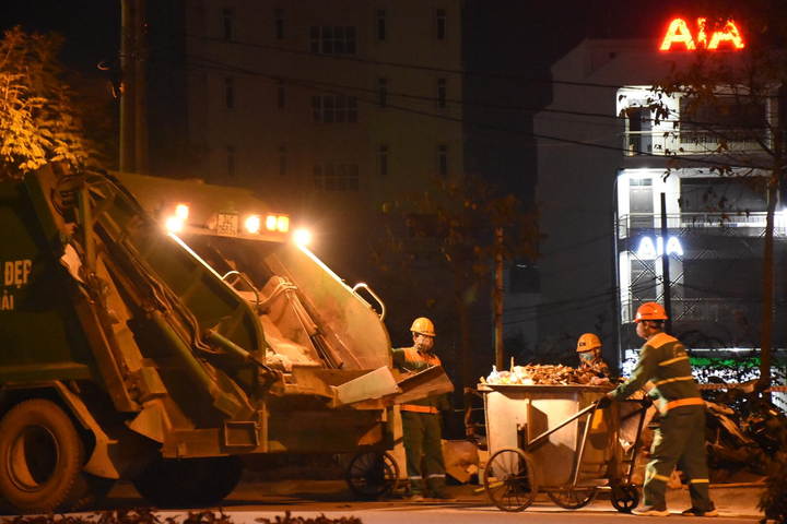 Pháo hoa rực sáng bầu trời Thủ đô mừng năm mới Tân Sửu 2021 - 25