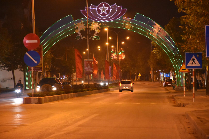 Pháo hoa rực sáng bầu trời Thủ đô mừng năm mới Tân Sửu 2021 - 26