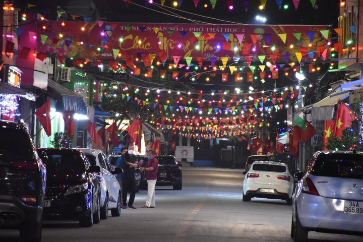 Pháo hoa rực sáng bầu trời Thủ đô mừng năm mới Tân Sửu 2021 - 27