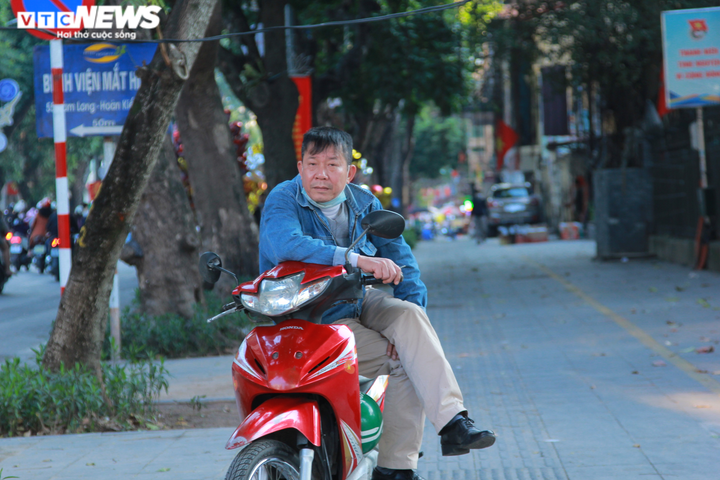 Ảnh: Phố phường Hà Nội thông thoáng, vắng vẻ chiều 30 Tết - 5