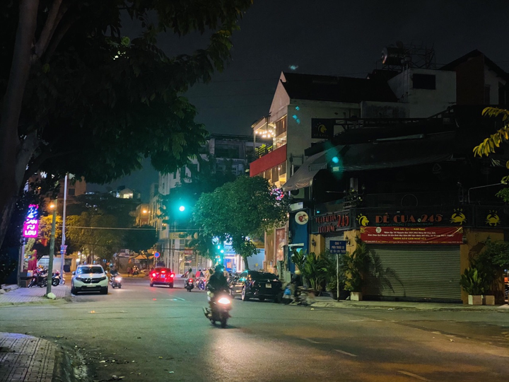 Pháo hoa rực sáng bầu trời Thủ đô mừng năm mới Tân Sửu 2021 - 22