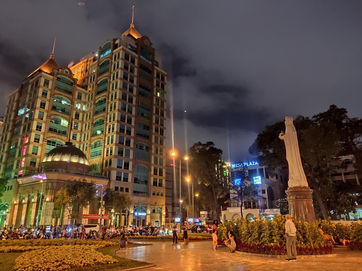 Pháo hoa rực sáng bầu trời Thủ đô mừng năm mới Tân Sửu 2021 - 20