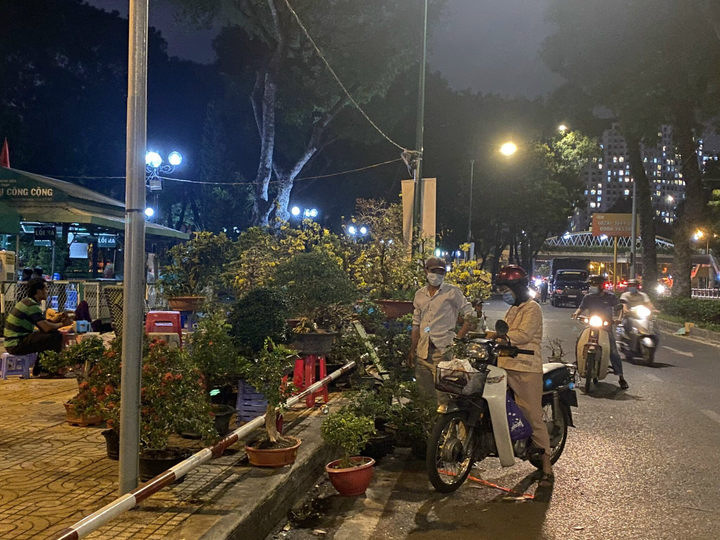 Pháo hoa rực sáng bầu trời Thủ đô mừng năm mới Tân Sửu 2021 - 14