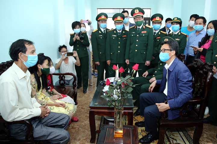 Tất niên đặc biệt ở 'khu dân cư chiến đấu' - 1