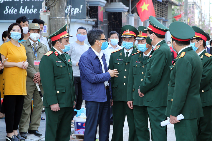 Tất niên đặc biệt ở 'khu dân cư chiến đấu' - 4