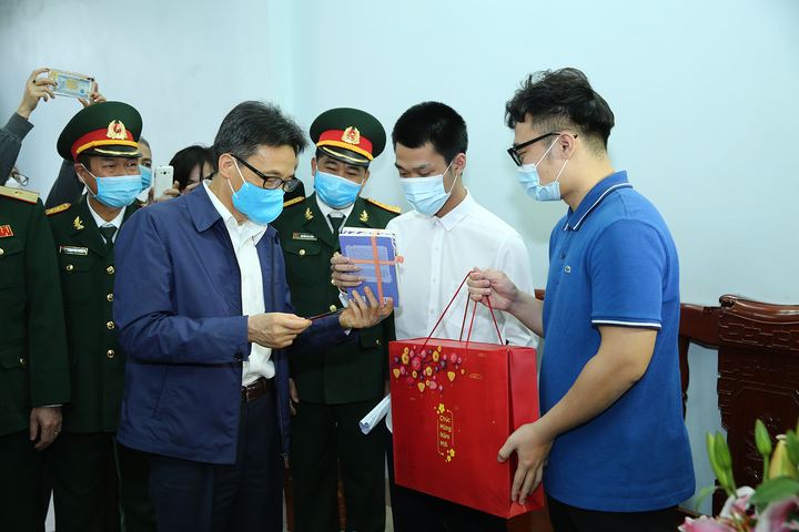 Tất niên đặc biệt ở 'khu dân cư chiến đấu' - 5